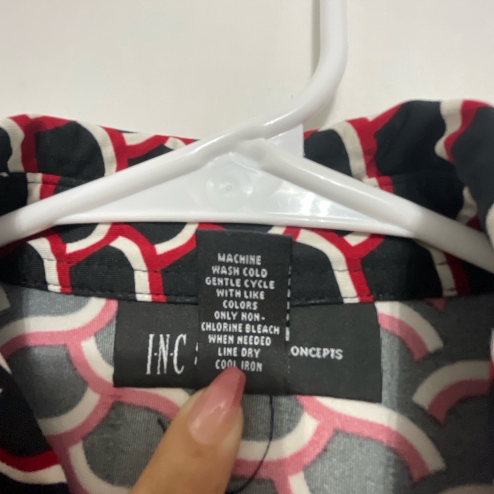 INCInternational)Concepts PetiteButtonFrontBlouseGeometricPrint Black Red(A166✨ - Picture 3 of 5